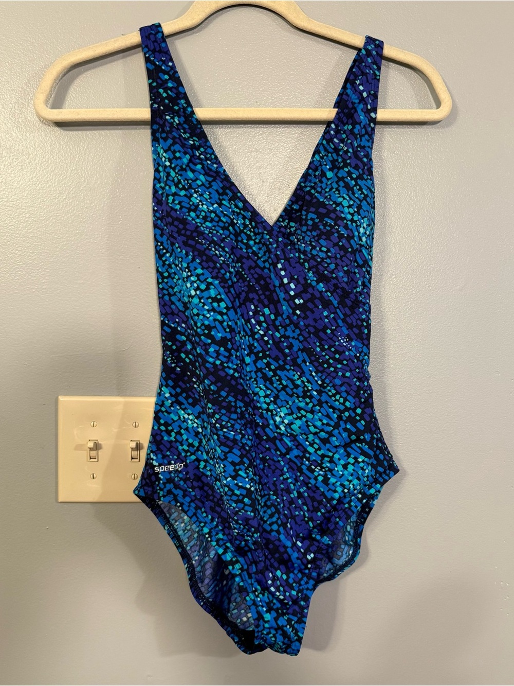 Speedo One Piece Swimsuit Blue Mosaic Cross Back V Neck Womens Size 10